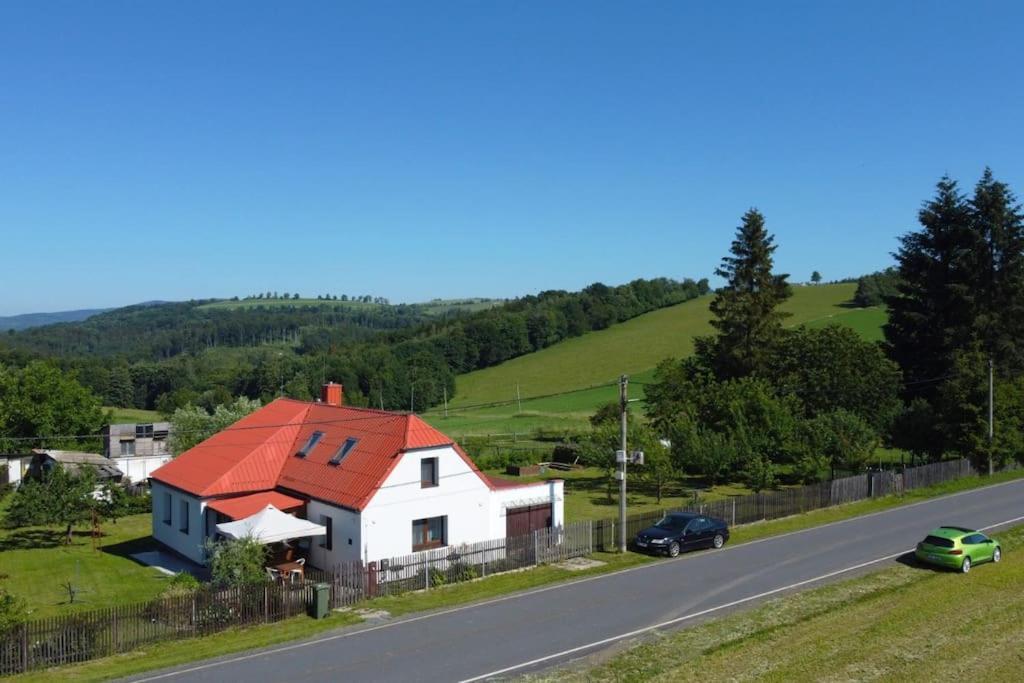 Dum Nedaleko Resovskych Vodopadu Villa Tvrdkov Buitenkant foto